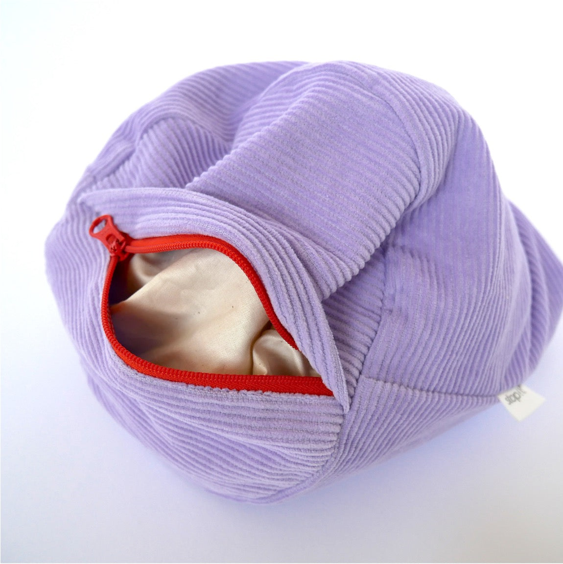 stopit Türstopper Cordulino Lilac Tree Produktfoto. Nahaufnahme von dem Reißverschluss, der Zugang zum Inlett verschafft.